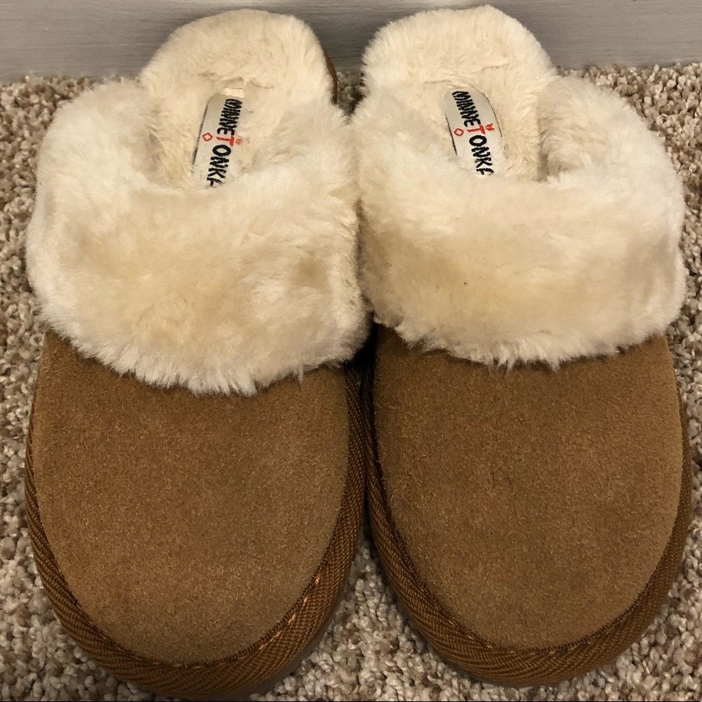 Minnetonka Sue Scuff